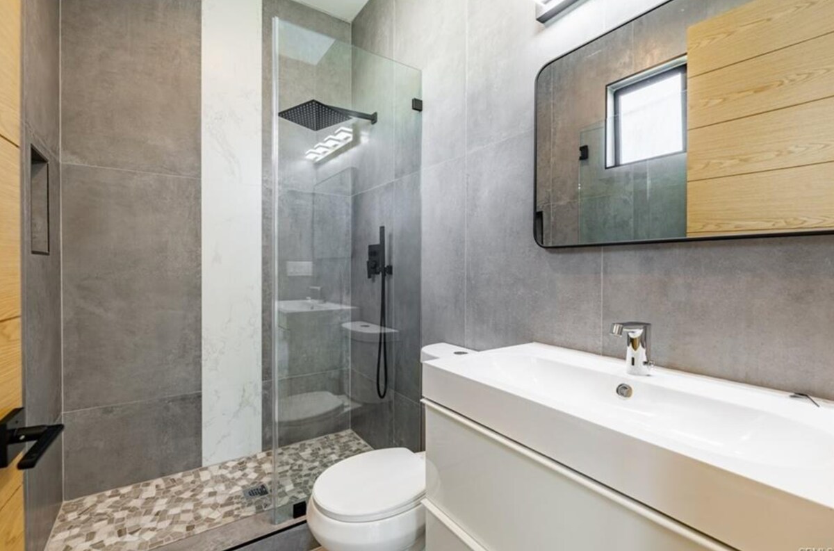 Foto del edificio - 5807 Bucknell Ave