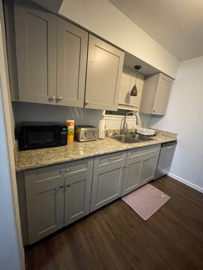 Building Photo - 12837 Country Ridge Ave