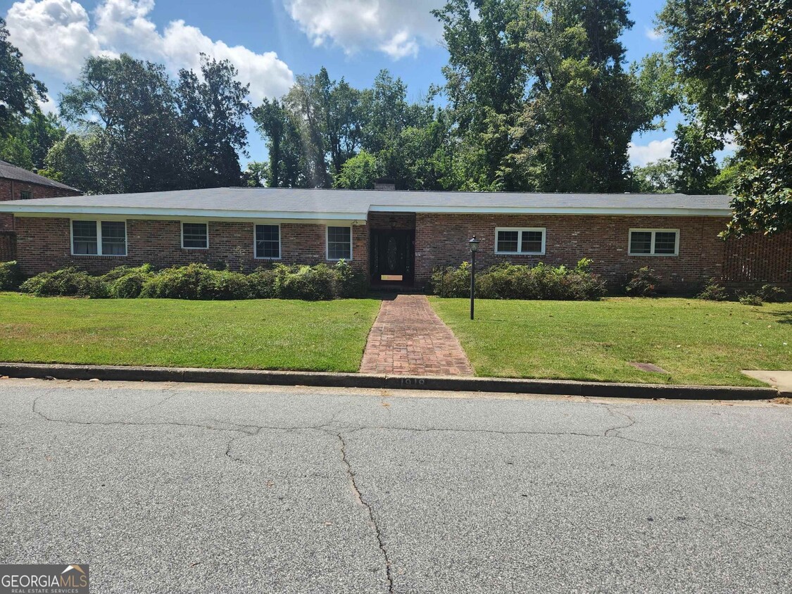 Foto principal - 1918 Country Club Rd