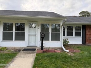 Building Photo - 664D Plymouth Dr