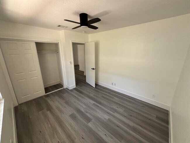 Foto del edificio - 880 SE 12th St