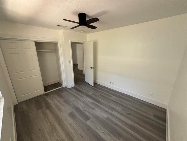 Building Photo - 880 SE 12th St