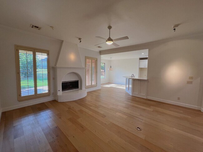 Building Photo - 3 Bed + Office in The Greens