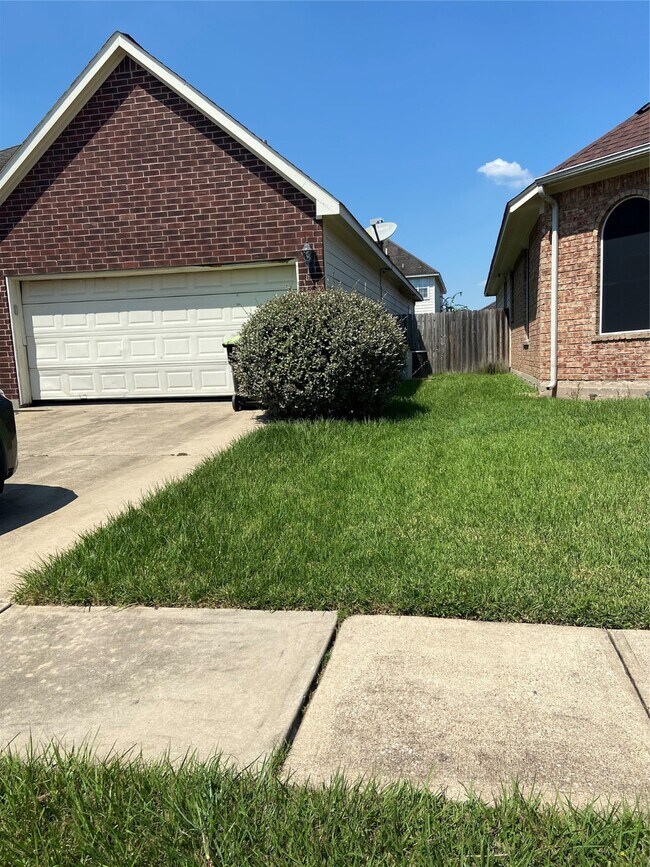 Foto del edificio - 1930 Shady Oaks Ct