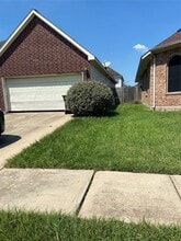 Building Photo - 1930 Shady Oaks Ct