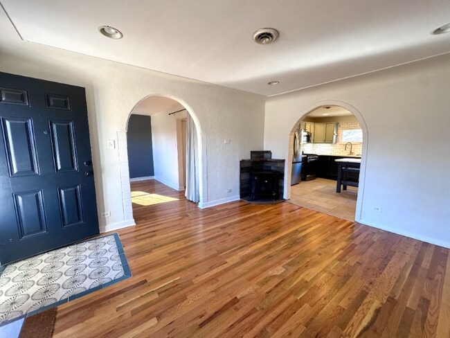 Foto del edificio - 3647 Adams St