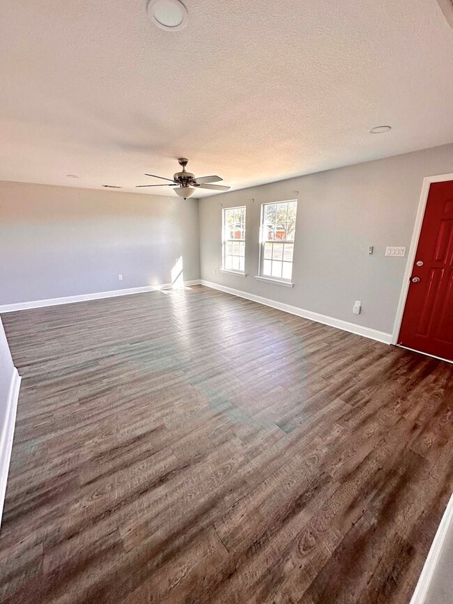 Building Photo - 4915 McKnight Dr