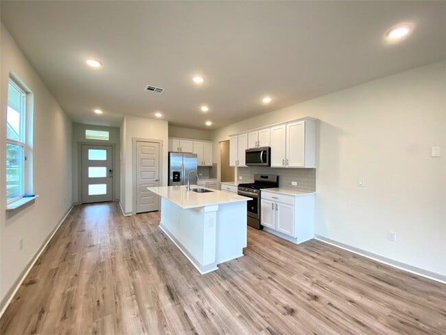 Building Photo - 7410 Daves Landing Dr