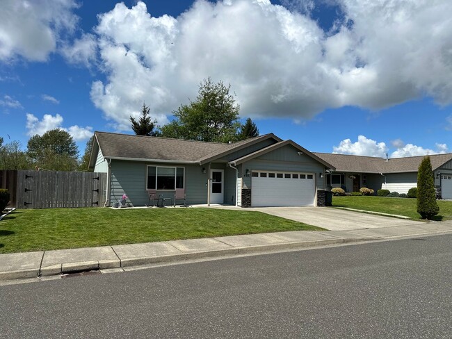 Building Photo - Ferndale 3 Bedroom 2 bath Rambler Small Pe...
