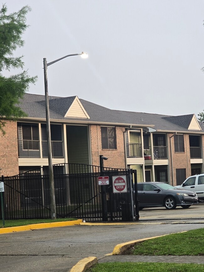 Building Photo - Bradford Apartments