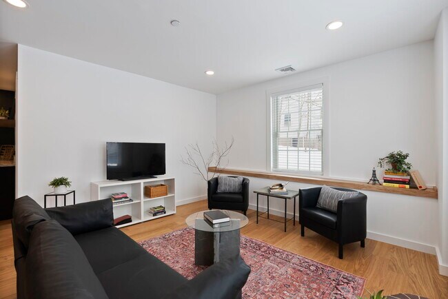 Building Photo - 179 Butternut St