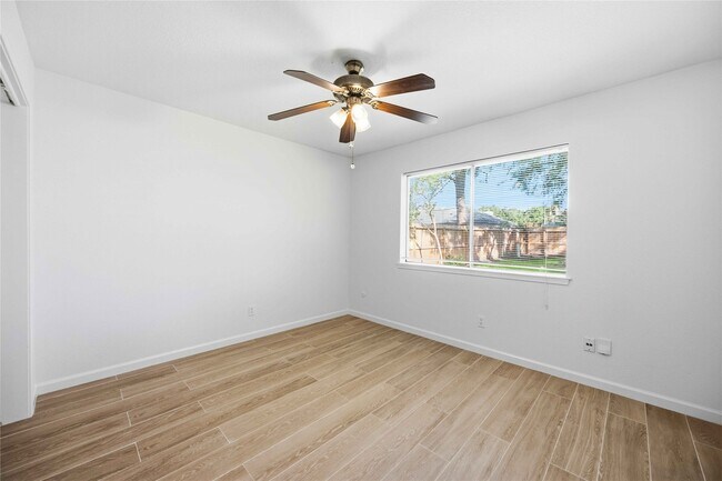 Building Photo - 16202 Mill Point Dr