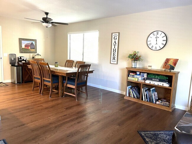 Foto del edificio - 3 bedroom 2 bath FURNISHED home in Lake Wi...