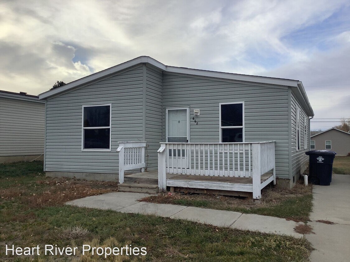 3 br, 2 bath House 668 2nd Ave SE House Rental in Dickinson, ND