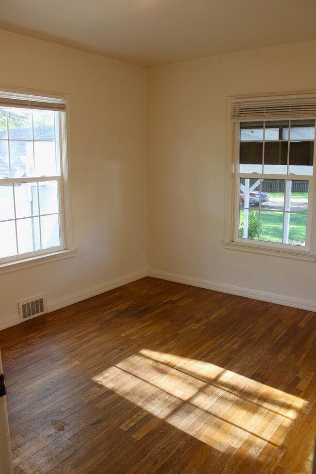 Building Photo - 1309 Princeton Ave N