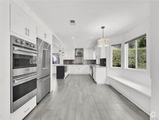 Building Photo - 10900 Meseta Dr