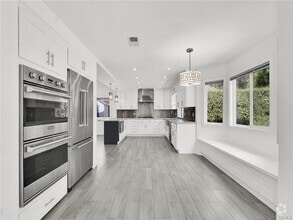 Building Photo - 10900 Meseta Dr