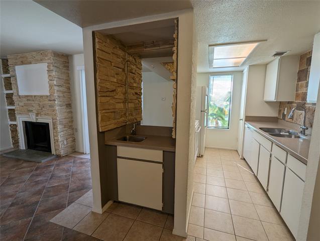 Building Photo - 7431 Holly Hill Dr