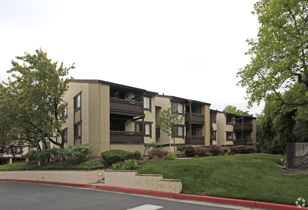 Building Photo - Greenhouse Condominium