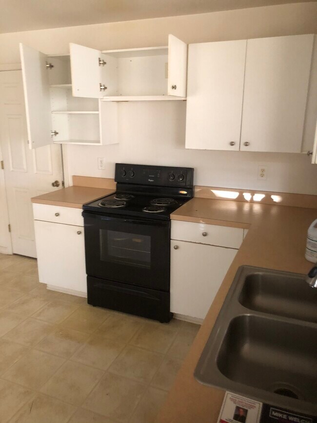 Cocina - 3508 12th St W