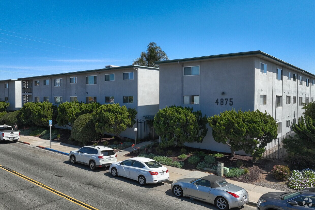 Foto principal - 4885 Cole St
