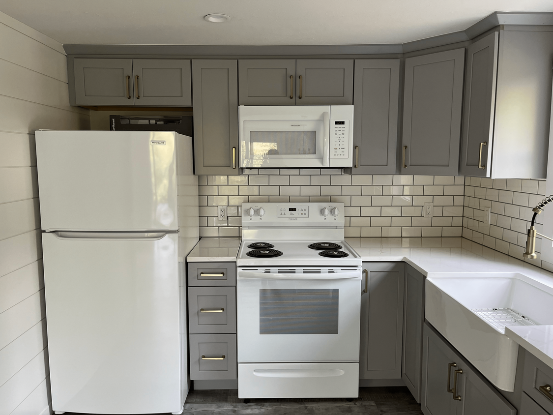Foto principal - 12530 SE Oatfield Rd