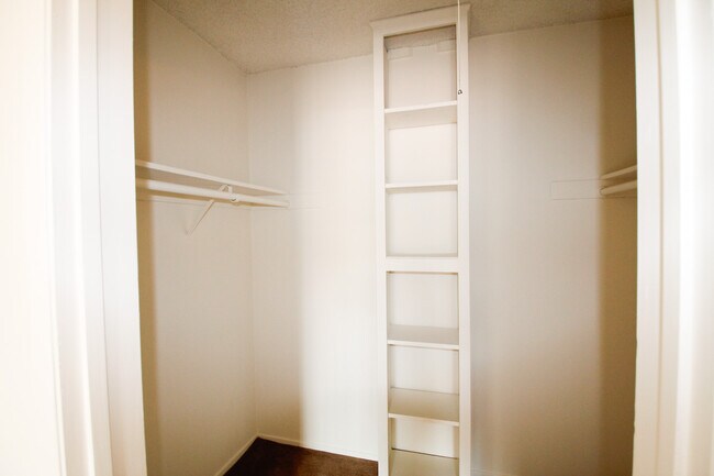 Foto del edificio - 15339 Weddington St