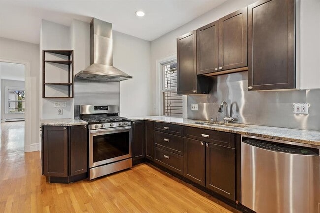 Foto del edificio - 240 Harrison Ave