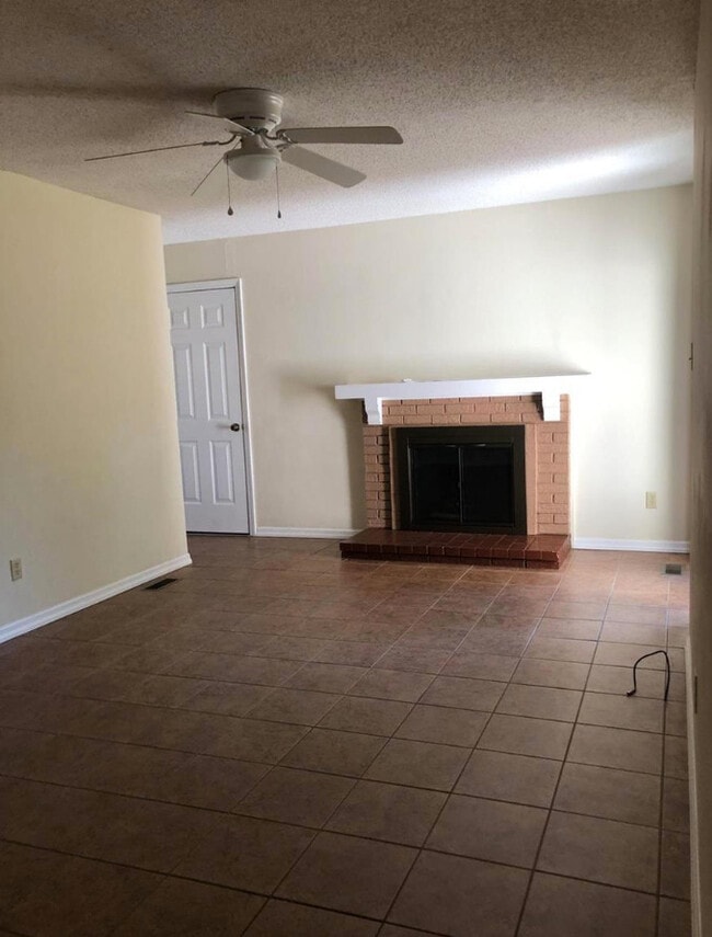 Foto del edificio - 15718 Hill House Rd