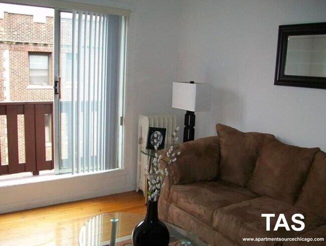 Foto del edificio - 3024 N Halsted St