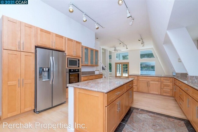 Building Photo - 3 br, 3.5 bath House - 3057 Lunada Lane