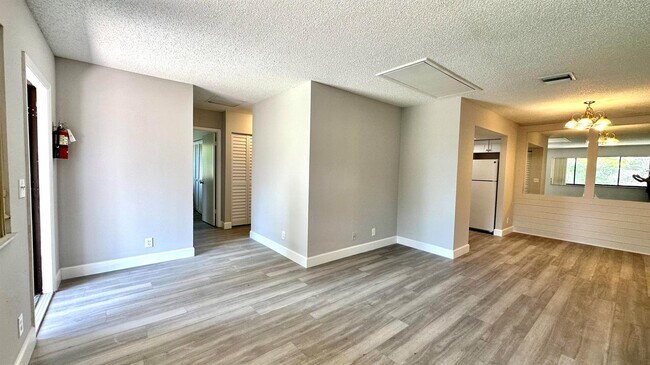 Foto del edificio - 3120 Collin Dr
