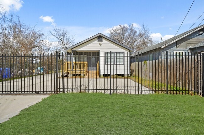 Building Photo - 3501 Farmer St