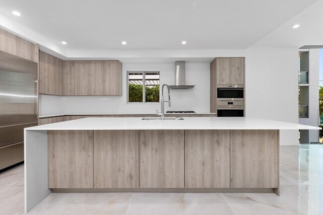 Foto del edificio - 475 E Royal Palm Rd
