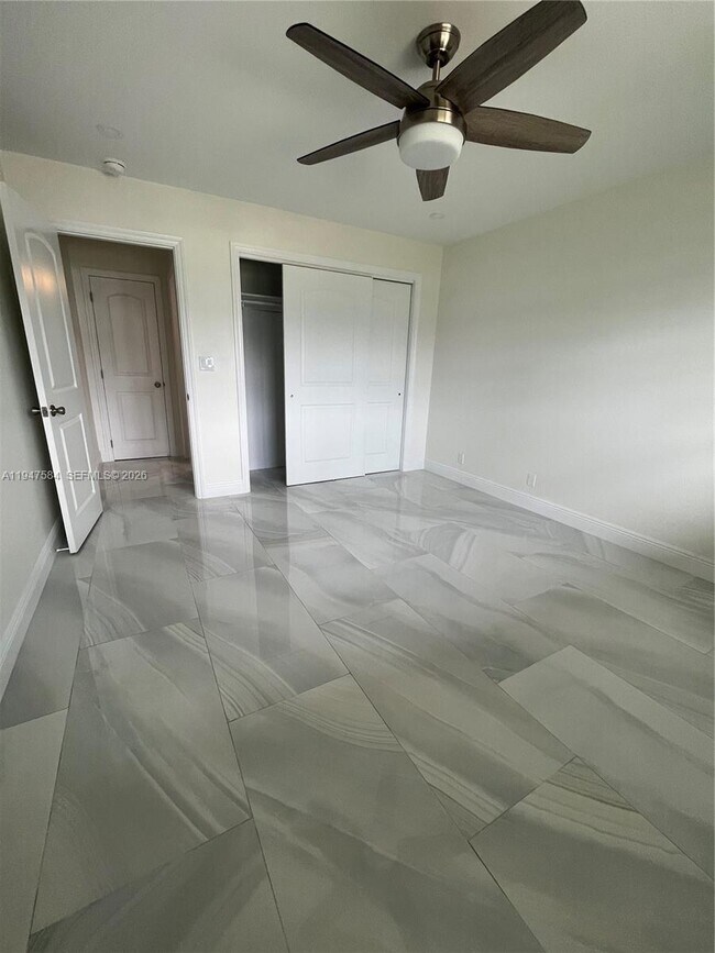 Foto del edificio - 3922 NE 166th St