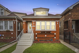 Building Photo - 3526 W 60th St