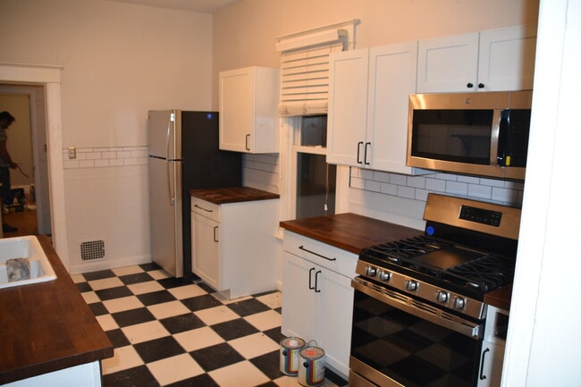 Building Photo - 510 W 1st Ave