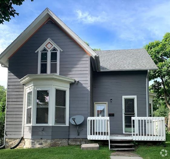 Clark Street Conservation District Apartments for Rent with Hardwood