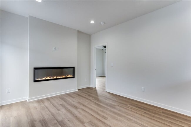 Foto del edificio - Beautiful Five Bedroom, Two Bathroom