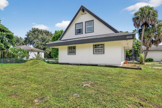 Foto del edificio - 3532 Coconut Rd