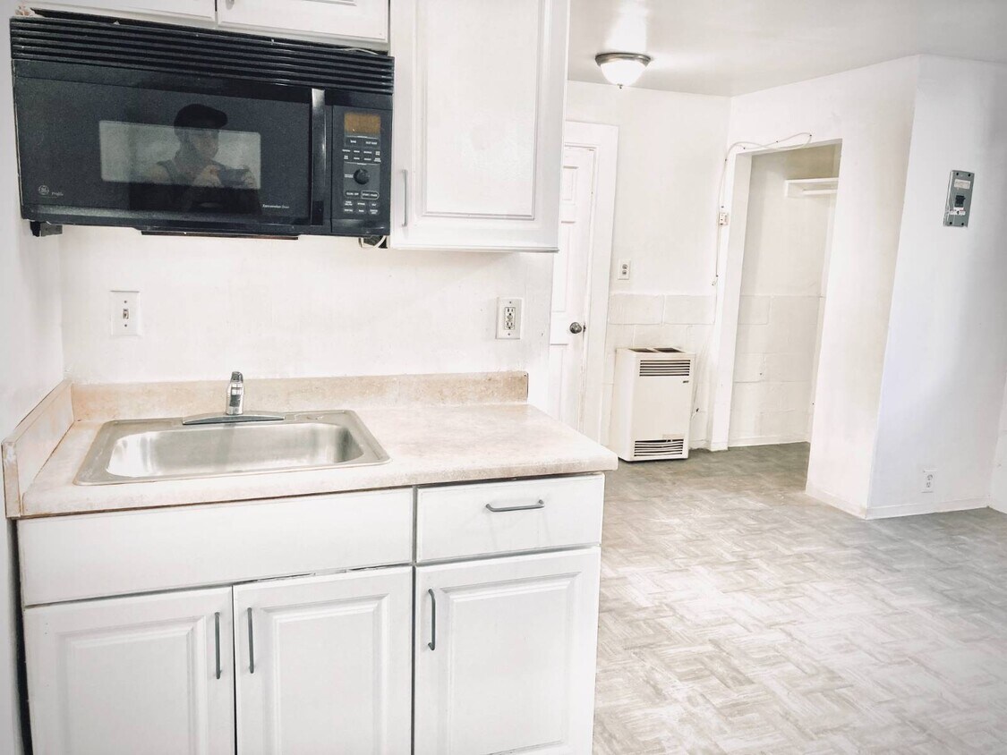 Foto principal - 13801 S Vermont Ave