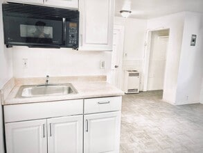 Building Photo - 13801 S Vermont Ave