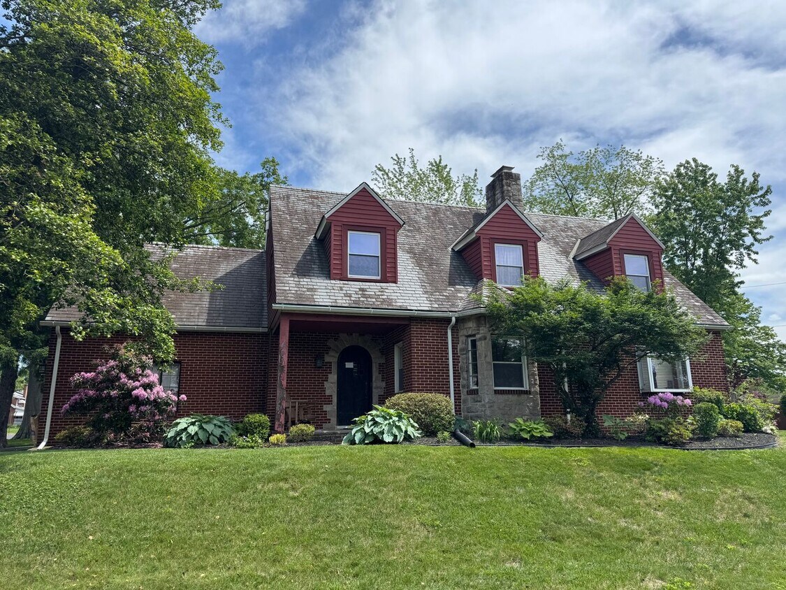 Primary Photo - Lansdale 4 Bedroom Cape Cod with 2 car gar...