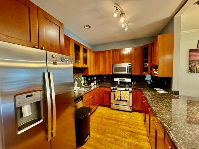 Building Photo - 2 bedroom in CHICAGO IL 60616
