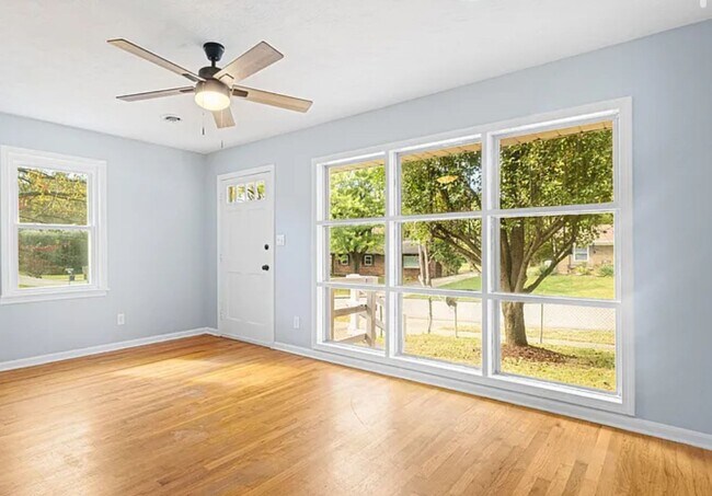 Foto del edificio - Gorgeous updated 2 bedroom with basement!