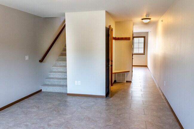 Building Photo - 410 Honor Dr