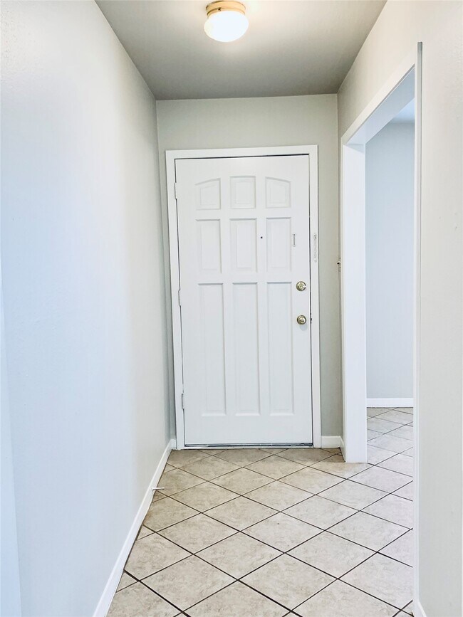 Foto del edificio - 225 Crest Hill Dr