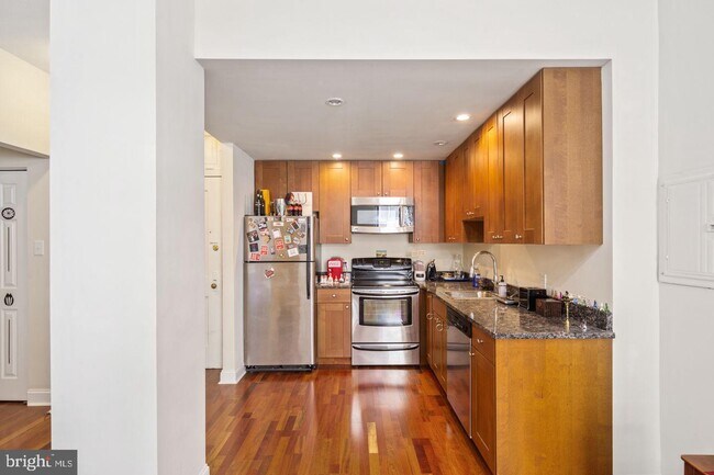 Photo - 1324 Locust St Apartment