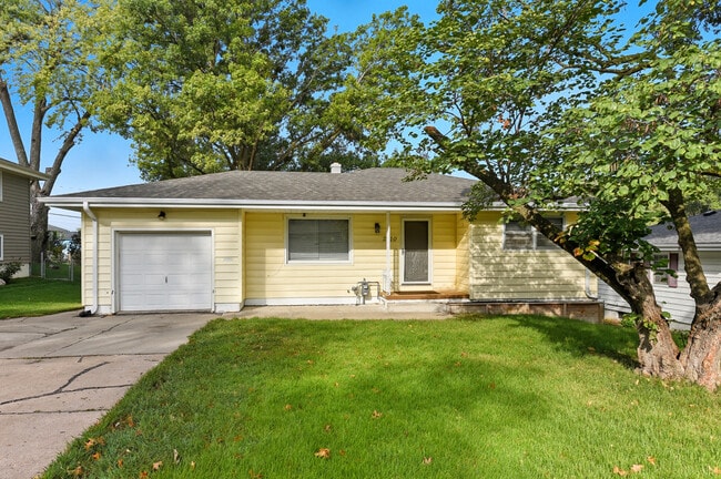 Building Photo - 2710 S 48th Ave