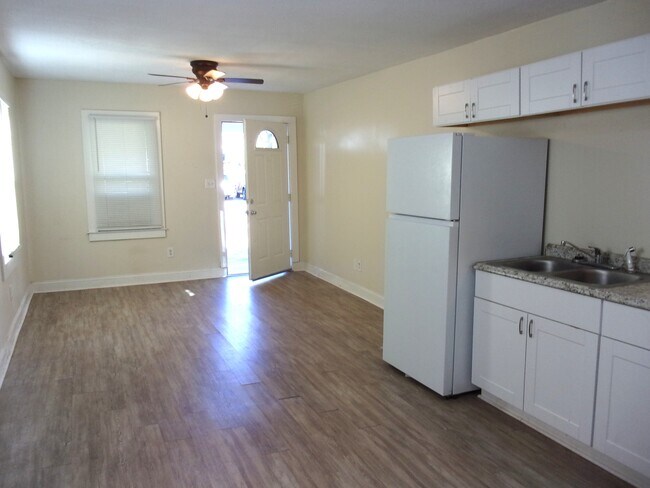 Foto del edificio - 347 Friedheim Rd